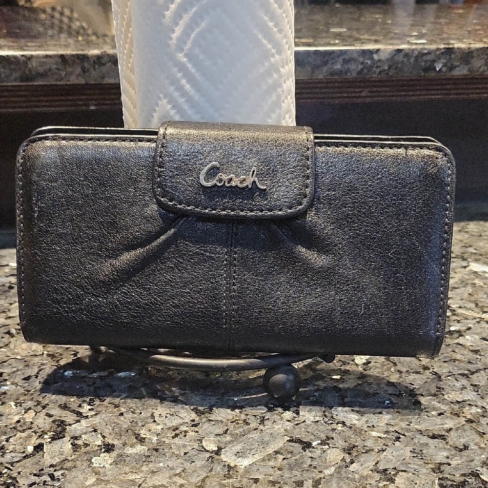 Coach Black Leather Wallet Timeless Design